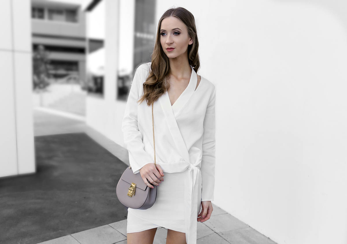 All white outfit Isla White Light Top chloe drew bag taupe