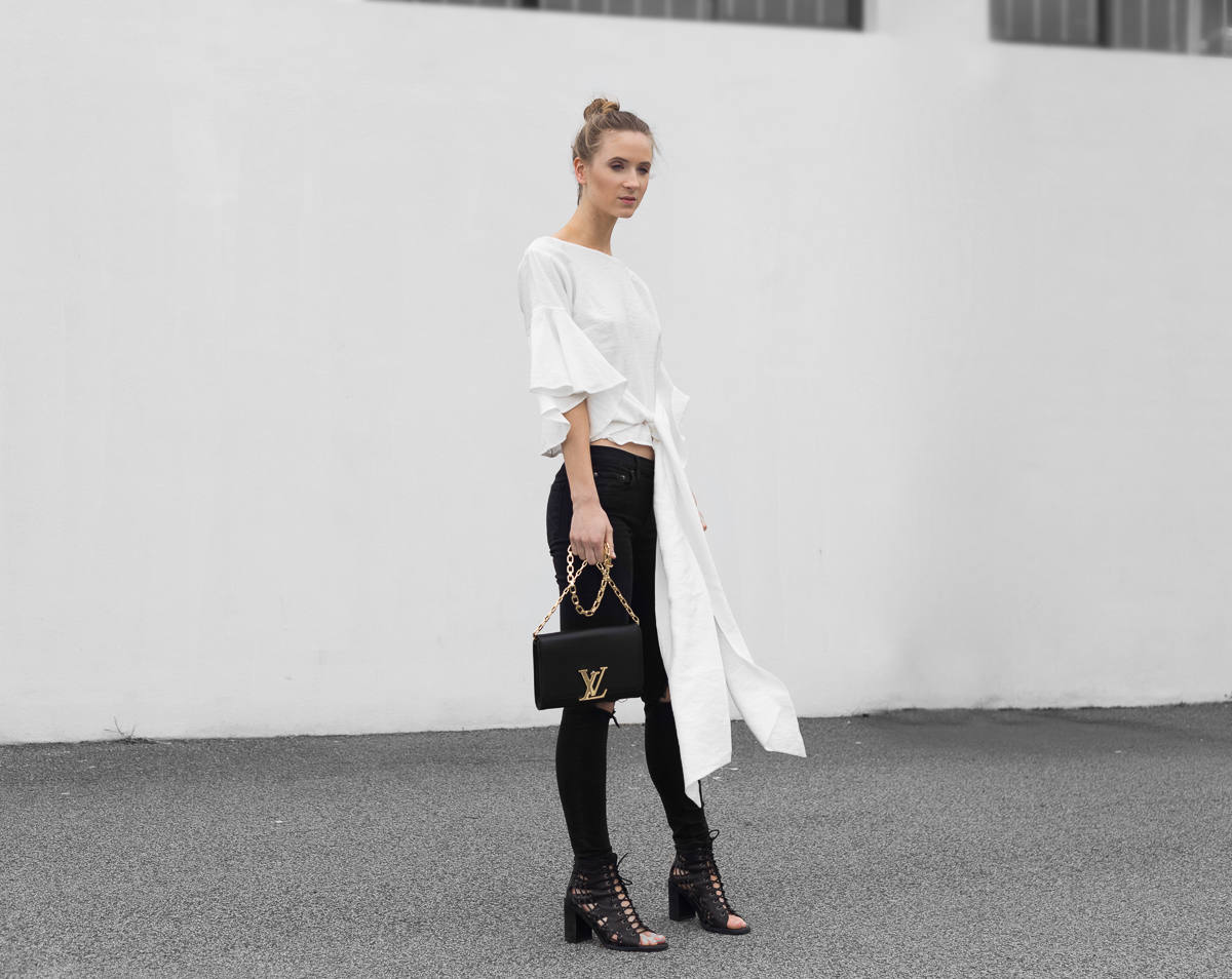 Fashion blogger monochrome minimal outfit