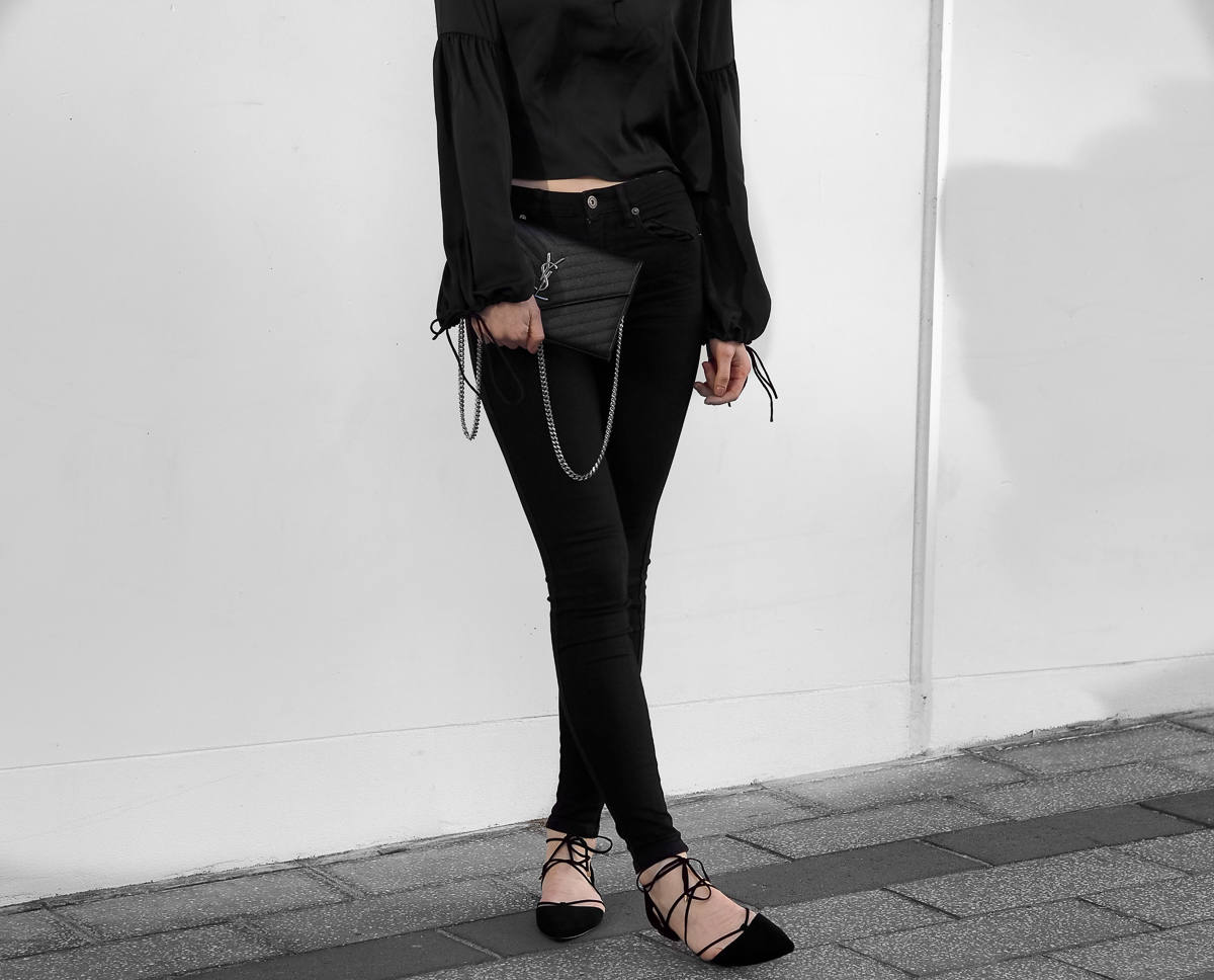 Raye Pepper Flat All Black Outfit