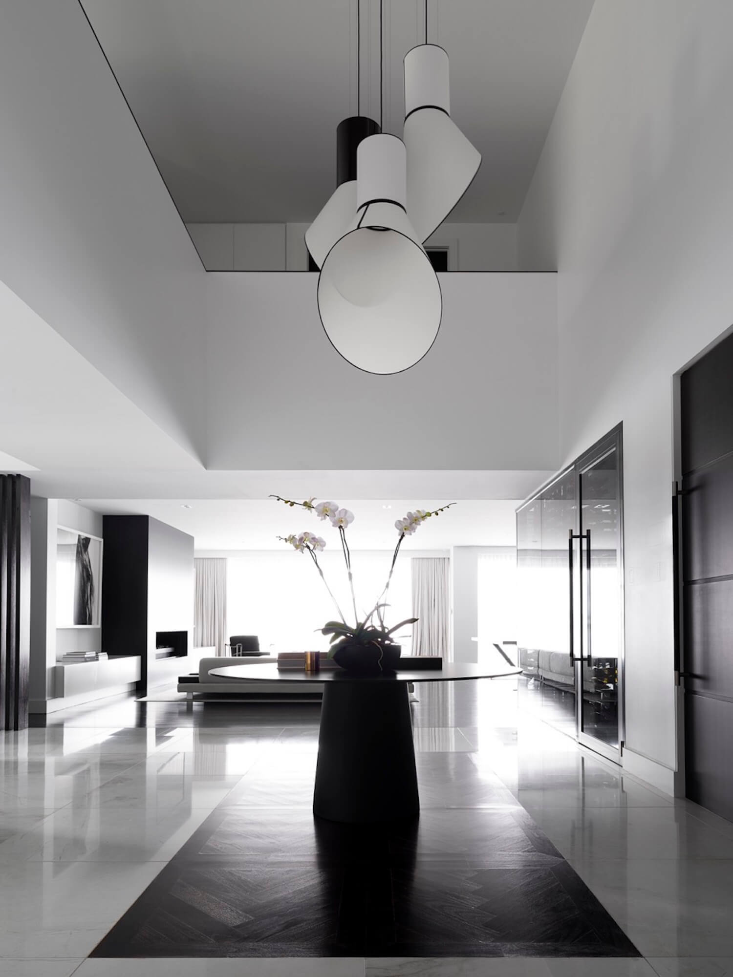 Minimal Interior: Monochrome House