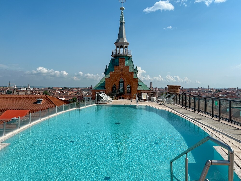 Hilton Molino Stucky Venice Hotel pool